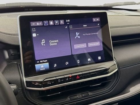 Used 2025 Jeep Compass Latitude w/ Convenience Group image 16