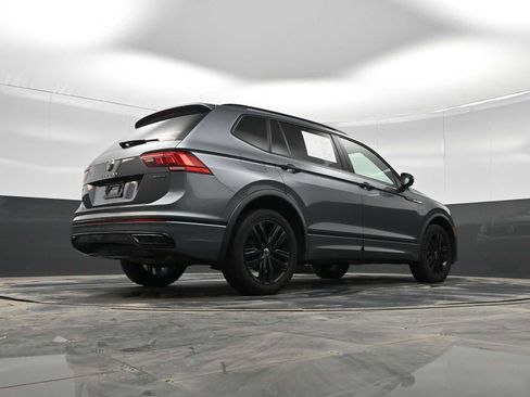 Used 2022 Volkswagen Tiguan SE R-Line image 35