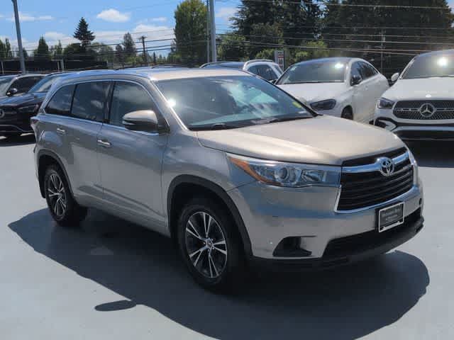 Used 2016 Toyota Highlander XLE AWD/4WD image 2