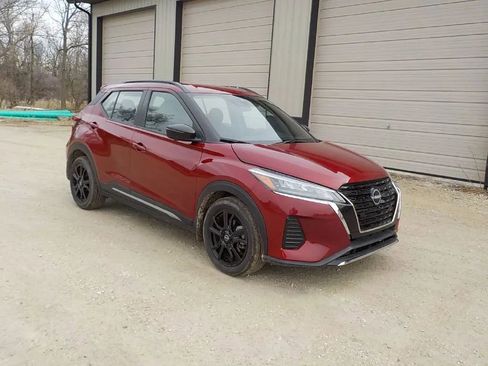 Used 2024 Nissan Kicks SR image 3