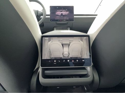Used 2026 Tesla Model Y 2WD image 37
