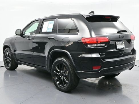 Used 2017 Jeep Grand Cherokee Altitude AWD/4WD image 5