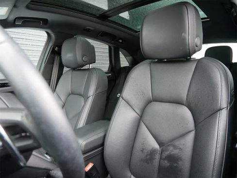 Used 2025 Porsche Macan image 5