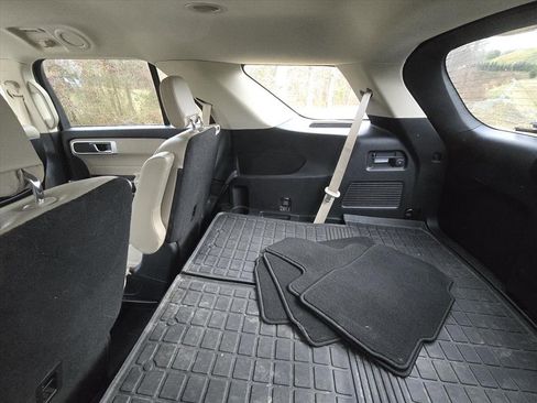 Used 2020 Ford Explorer XLT w/ Equipment Group 202A image 8