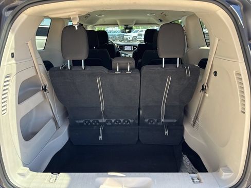 Used 2023 Chrysler Voyager LX FWD image 17
