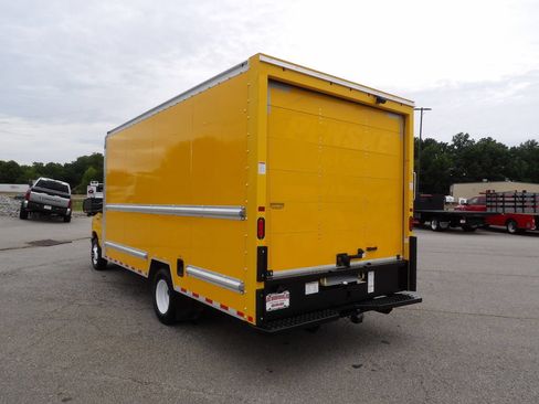 Used 2021 Ford E-350 and Econoline 350 Super Duty RWD image 5