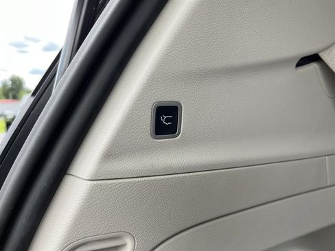 Used 2020 Chrysler Pacifica Touring-L Plus w/ Advanced Safetytec Group FWD image 15