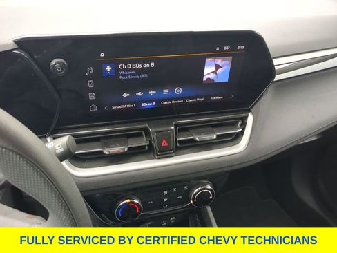 Used 2025 Chevrolet TrailBlazer LT AWD/4WD image 29