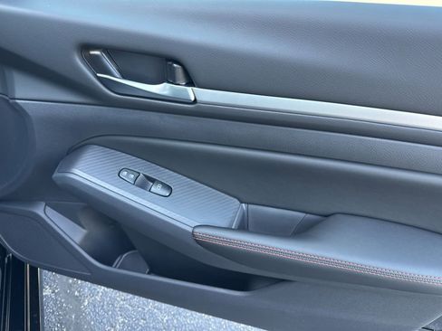 New 2026 Nissan Altima 2.5 SR w/ SR Midnight Edition Package image 18