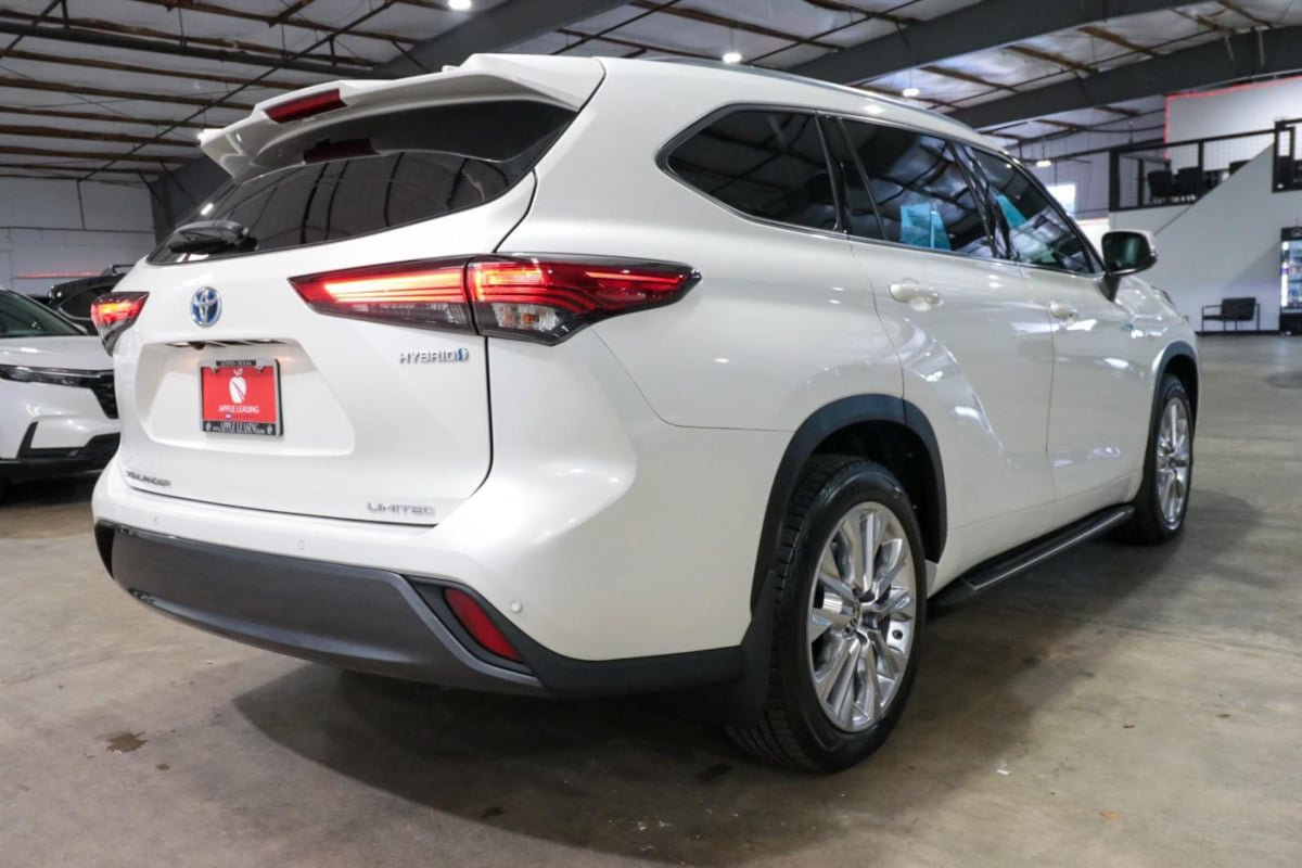 Used 2021 Toyota Highlander Limited FWD image 7