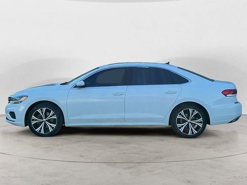 Used 2022 Volkswagen Passat 2.0T SE image 2