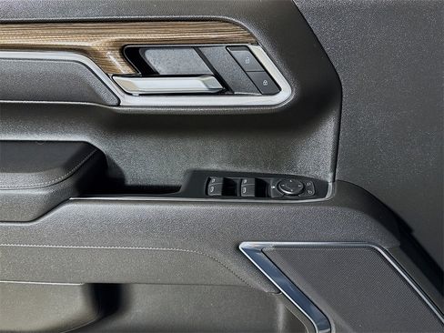 Used 2025 Chevrolet Silverado 1500 LT image 16