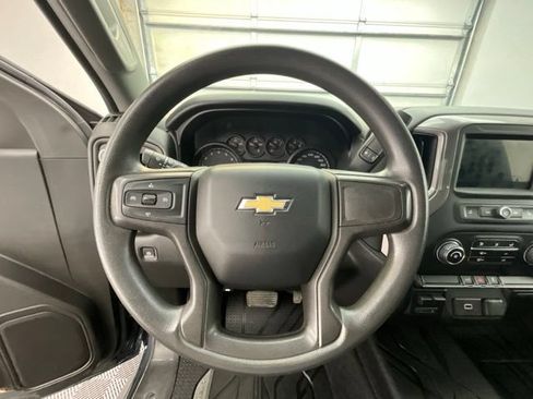 Used 2019 Chevrolet Silverado 1500 Custom w/ Custom Convenience Package AWD/4WD image 8