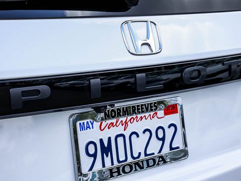 Certified 2024 Honda Pilot Touring image 9