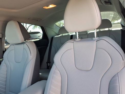 Certified 2025 Hyundai Elantra Limited FWD image 15
