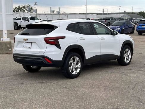Certified 2024 Chevrolet Trax LS w/ LS Convenience Package FWD image 7