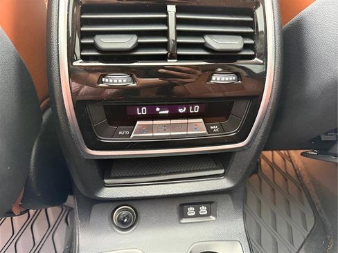 Used 2020 BMW X7 xDrive40i w/ Premium Package AWD/4WD image 33