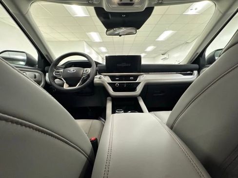 New 2026 Ford Explorer Active w/ Active Comfort Package image 15