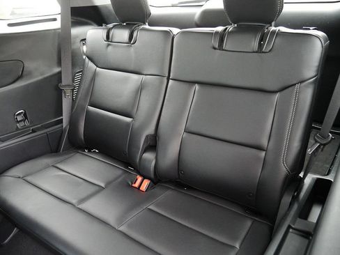 Used 2024 Ford Explorer Limited w/ Limited Technology Package AWD/4WD image 18