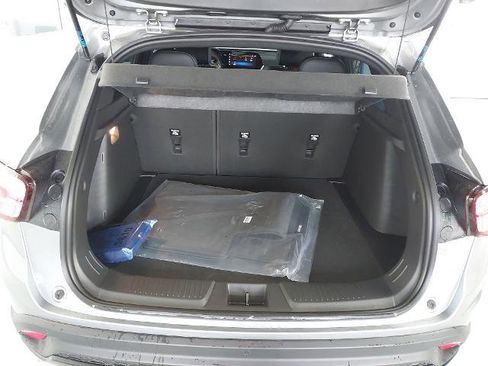 New 2026 Chevrolet Trax RS w/ Sunroof Package image 27