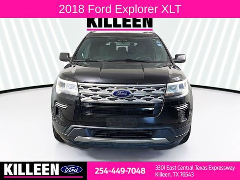 Used 2018 Ford Explorer XLT image 2