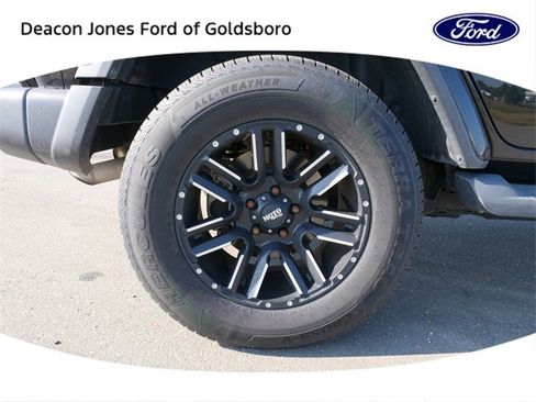 Used 2019 Jeep Wrangler Unlimited Sahara w/ Safety Group image 13