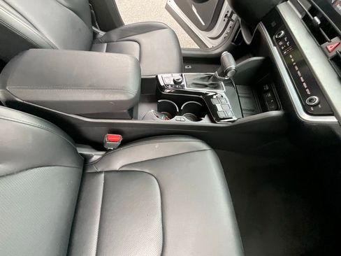 Used 2025 Kia Sportage EX image 25