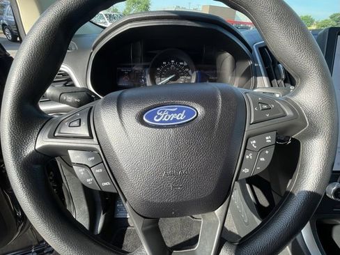 Used 2024 Ford Edge SE image 15