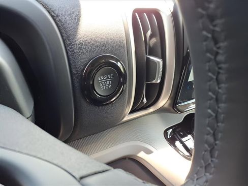 New 2025 Ford Expedition Active image 12