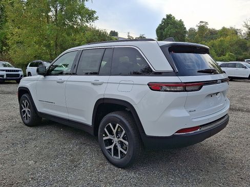 New 2025 Jeep Grand Cherokee Limited w/ Luxury Tech Group II image 3