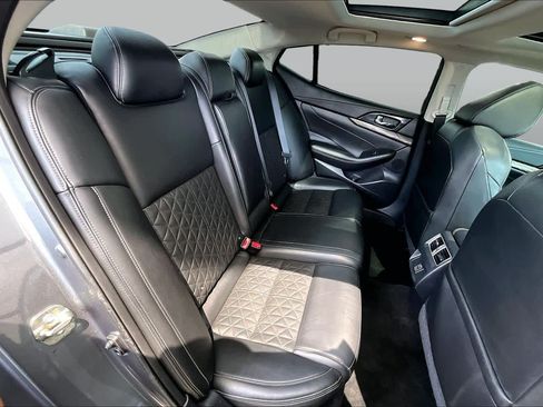 Used 2018 Nissan Maxima Platinum FWD image 21