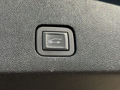 Certified 2025 Cadillac XT6 Premium Luxury image 11