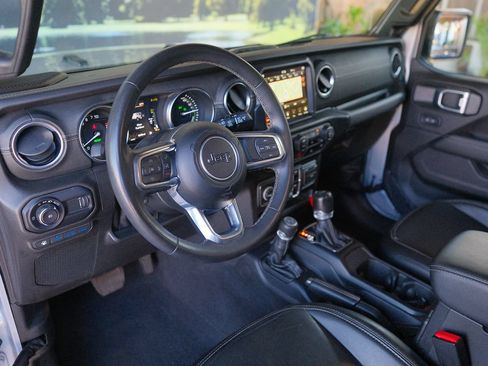 Used 2023 Jeep Wrangler Unlimited Sahara w/ Cold Weather Group AWD/4WD image 15