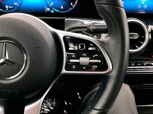 Used 2022 Mercedes-Benz GLB 250 image 22