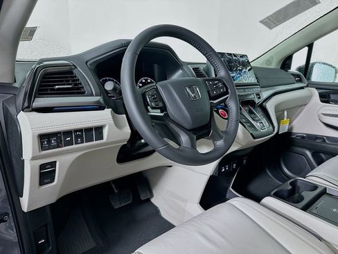 New 2026 Honda Odyssey Touring image 9