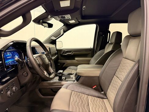 Used 2025 Chevrolet Silverado 1500 ZR2 w/ Technology Package image 12