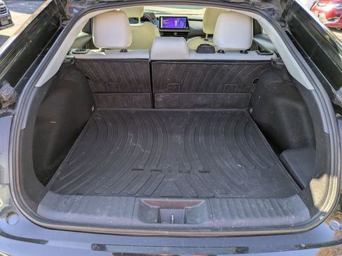 Used 2023 Toyota Prius XLE image 28