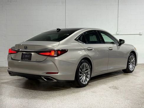 Used 2019 Lexus ES 350 Ultra Luxury w/ Accessory Package image 9