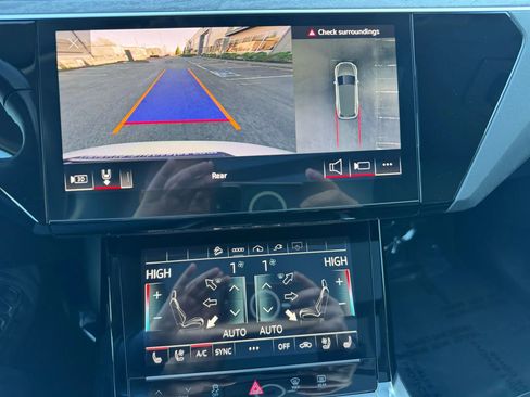 Used 2021 Audi e-tron Premium Plus w/ Premium Plus Package image 39