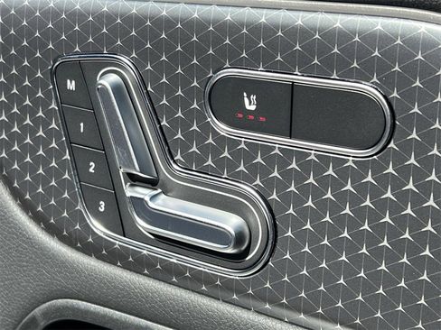 Certified 2025 Mercedes-Benz GLA 250 4MATIC image 33