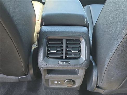 Used 2024 Volkswagen Tiguan SE R-Line image 17