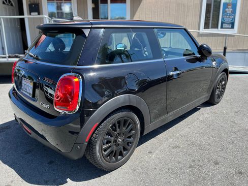 Used 2018 MINI Cooper 2-Door Hardtop FWD image 7