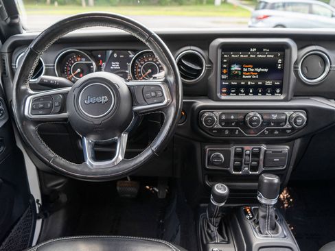 Used 2022 Jeep Wrangler Unlimited Sahara w/ LED Lighting Group AWD/4WD image 13