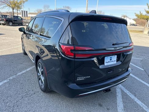 New 2026 Chrysler Pacifica Pinnacle image 25