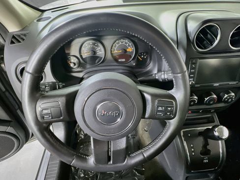 Used 2017 Jeep Patriot High Altitude AWD/4WD image 10
