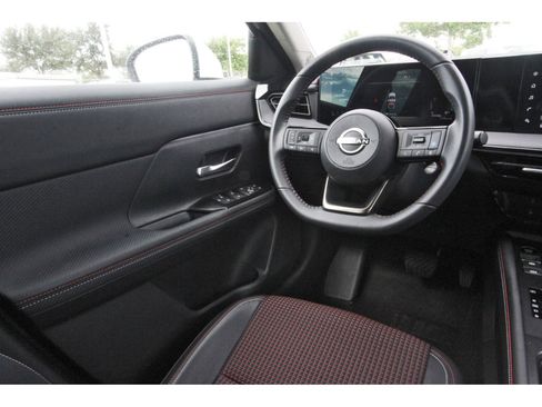 Certified 2025 Nissan Kicks SR FWD image 12
