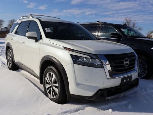 Used 2023 Nissan Pathfinder SL image 4