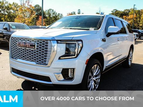 Used 2022 GMC Yukon XL Denali w/ Denali Premium Package image 3