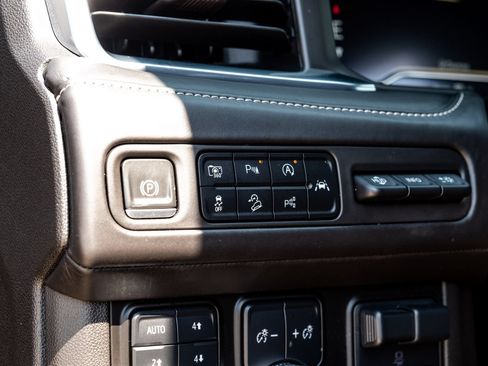 Used 2023 GMC Yukon Denali Ultimate AWD/4WD image 29