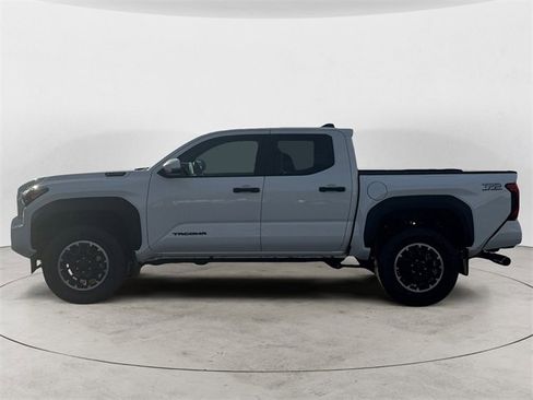 Used 2024 Toyota Tacoma TRD Off-Road image 2